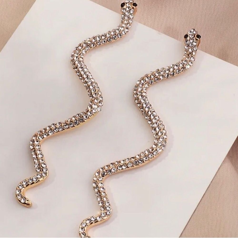 💥 Betsey Johnson super sparkling crystal & gold slithering snake earrings 💥